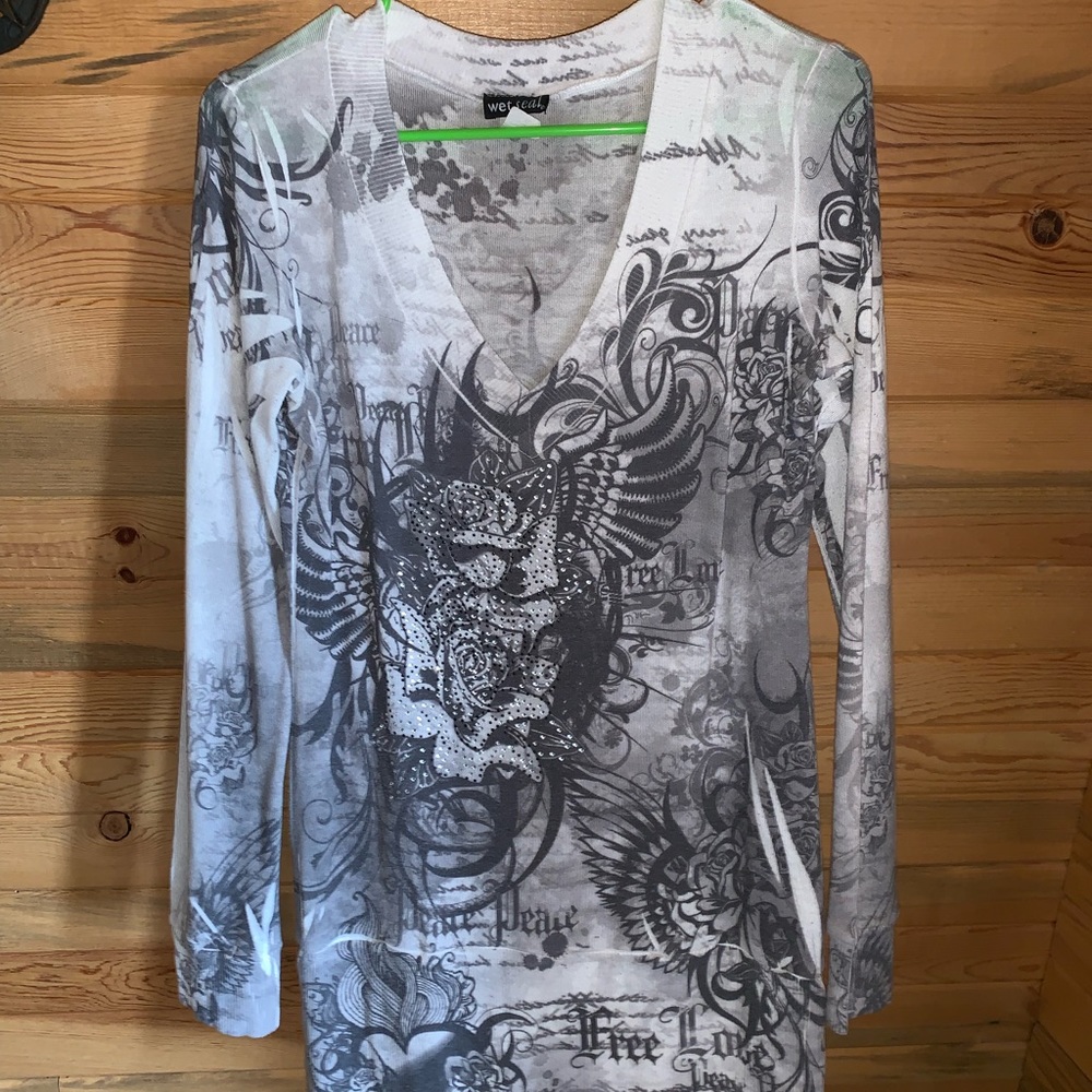 Graphic long sleeve tee